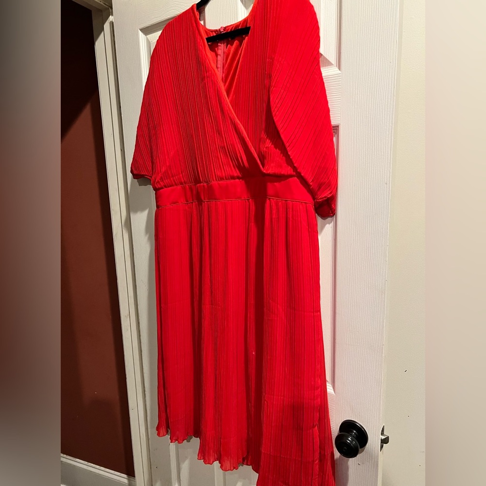 Boohoo Size 20 red dress, fits like a size 18. Worn once for 2 hours.